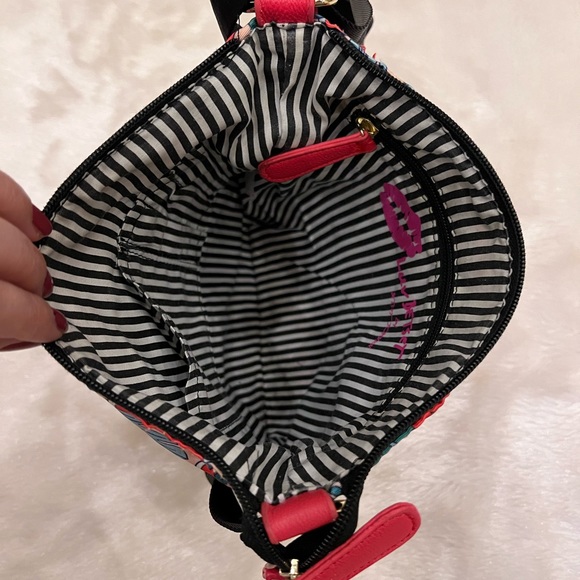 Betsey Johnson Crossbody - Picture 3 of 7